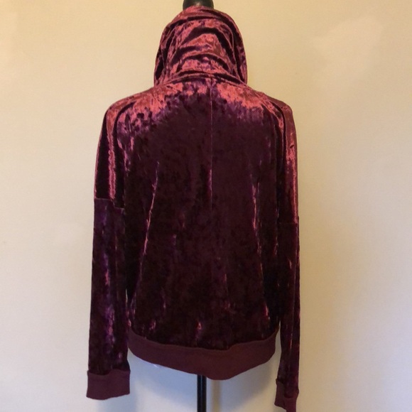 Betsy Johnson (L) Performance pull over. Pink crushed velvet, front pockets - Picture 3 of 8